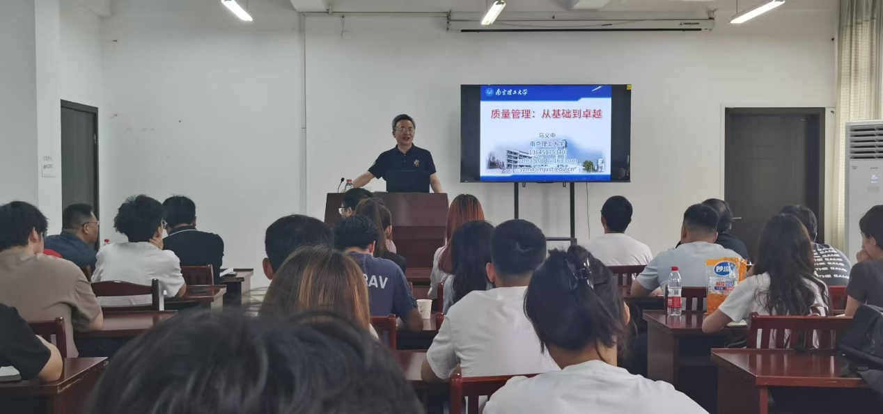 会议室里的人们AI 生成的内容可能不正确。